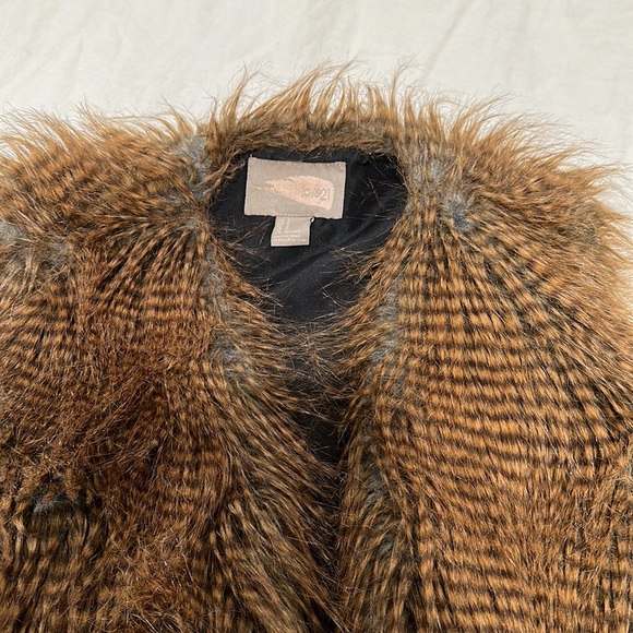 Furry jacket - Picture 2 of 3